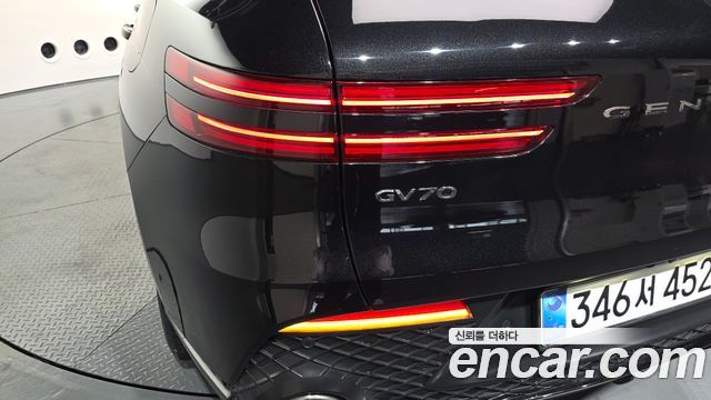 Genesis GV70 2023 — photo 9