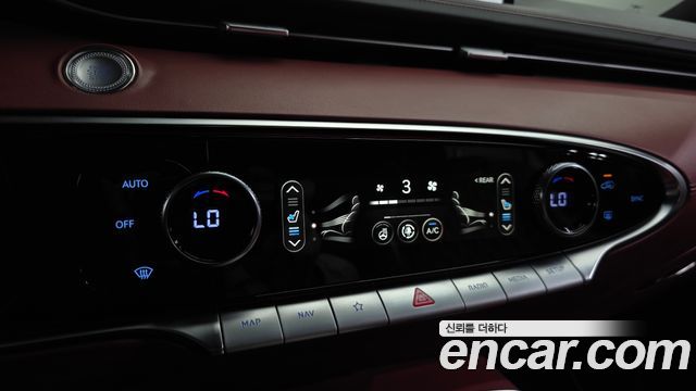Genesis GV70 2023 — photo 31