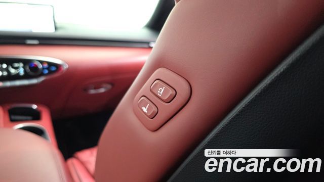 Genesis GV70 2023 — photo 34