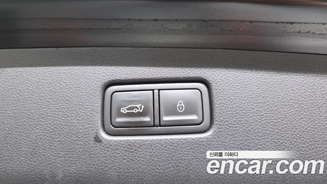 Genesis GV70 2023 — photo 36