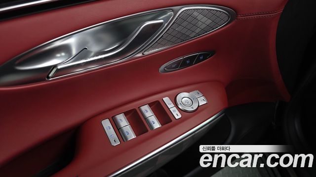 Genesis GV70 2023 — photo 37
