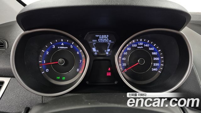 Hyundai AVANTE 2012 — photo 8