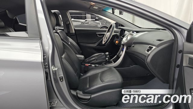 Hyundai AVANTE 2012 — photo 11