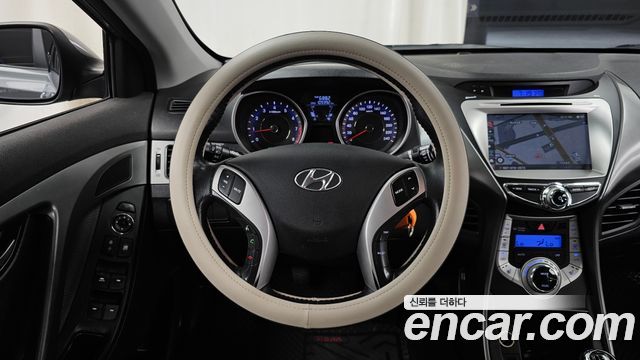 Hyundai AVANTE 2012 — photo 13