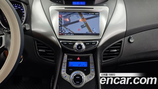 Hyundai AVANTE 2012 — photo 14
