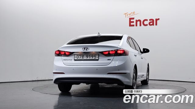 Hyundai AVANTE 2018 — photo 4