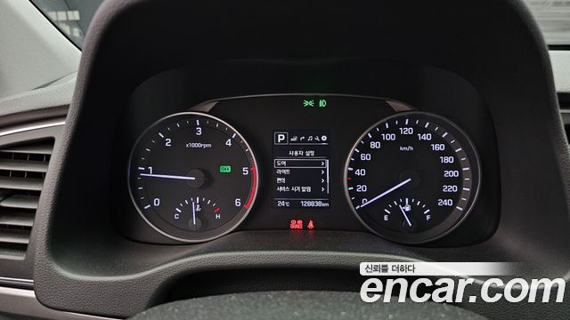 Hyundai AVANTE 2018 — photo 11