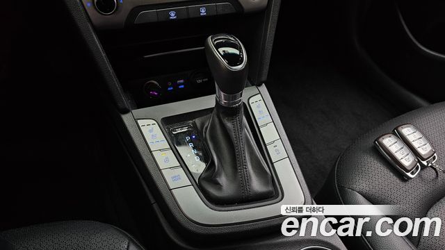 Hyundai AVANTE 2018 — photo 12