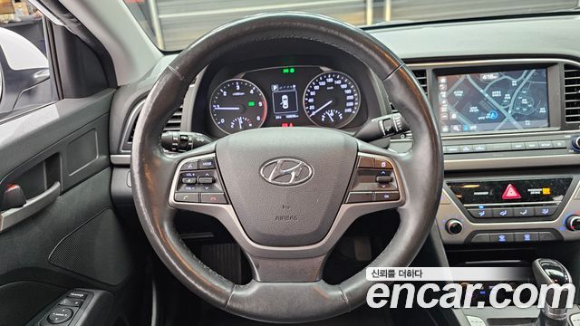 Hyundai AVANTE 2018 — photo 19