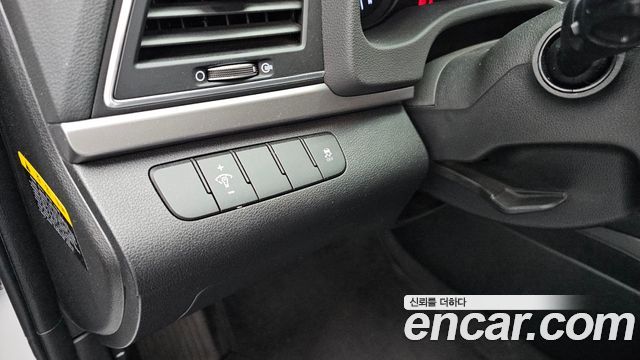 Hyundai AVANTE 2018 — photo 20