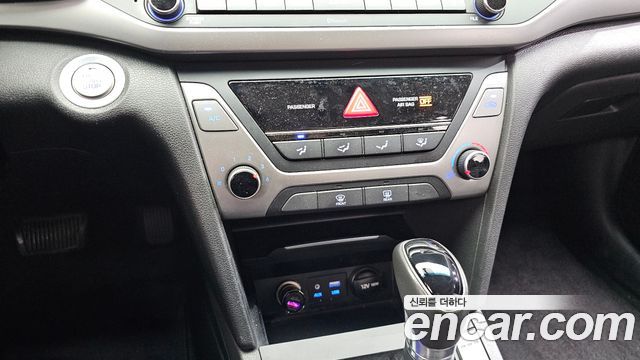 Hyundai AVANTE 2018 — photo 24