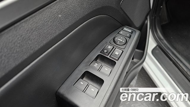 Hyundai AVANTE 2018 — photo 25