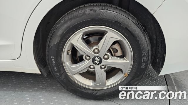 Hyundai AVANTE 2018 — photo 7