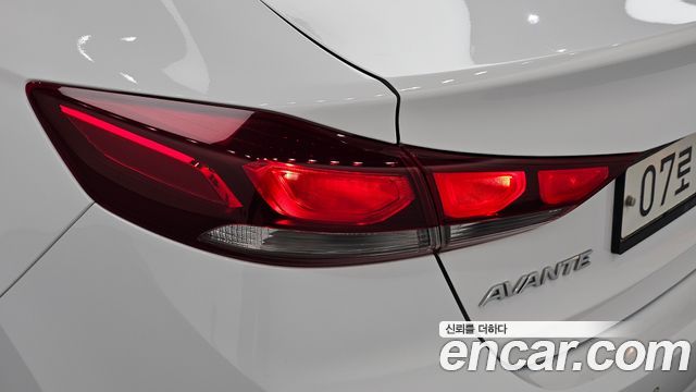 Hyundai AVANTE 2018 — photo 9
