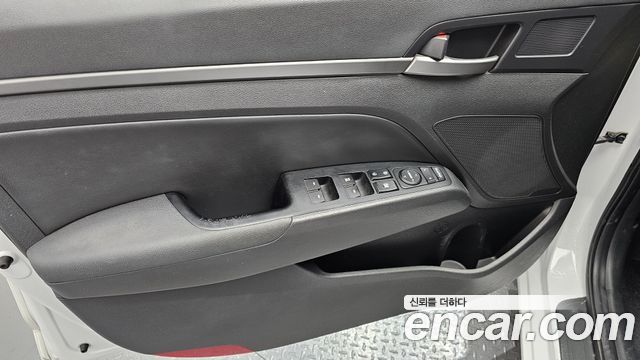 Hyundai AVANTE 2018 — photo 14