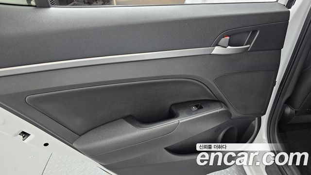 Hyundai AVANTE 2018 — photo 15
