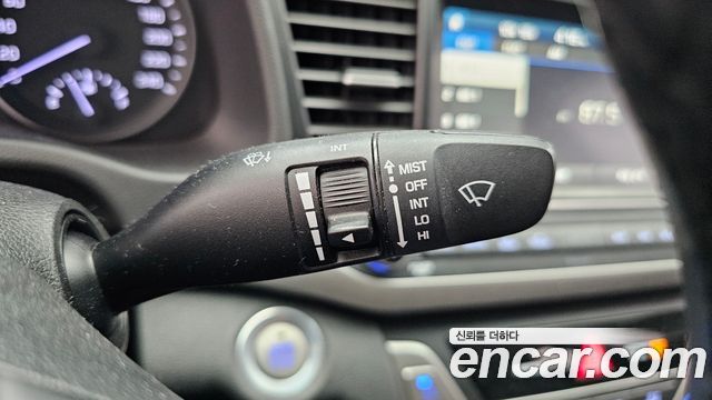 Hyundai AVANTE 2018 — photo 28