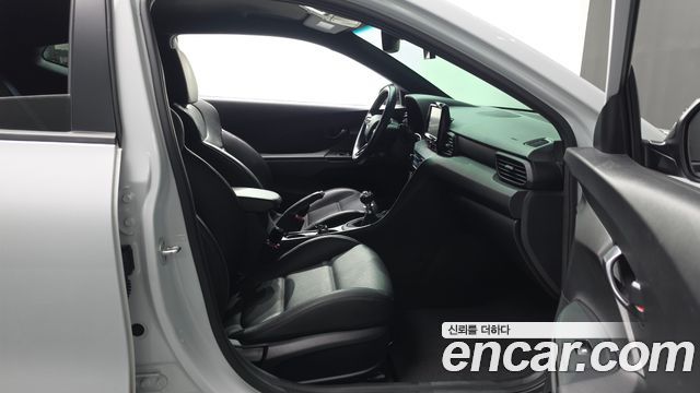 Hyundai Veloster 2019 — photo 11