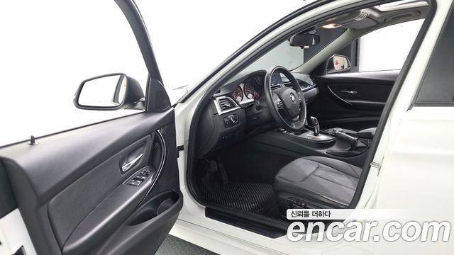 BMW 3-Series 2017 — photo 10
