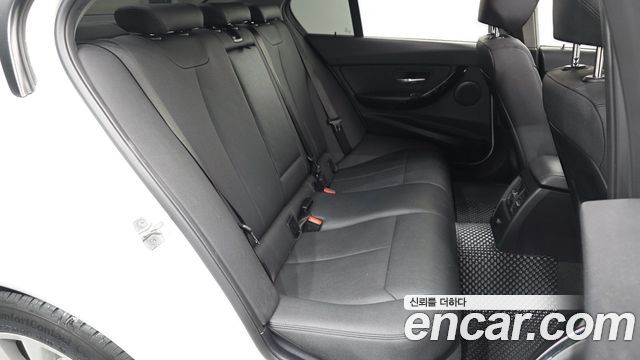 BMW 3-Series 2017 — photo 12