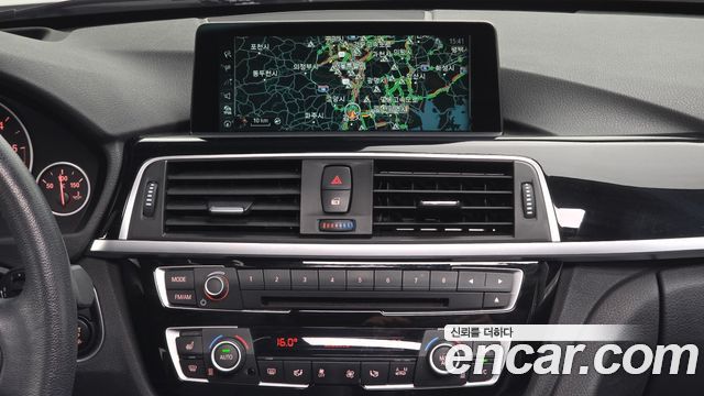 BMW 3-Series 2017 — photo 14