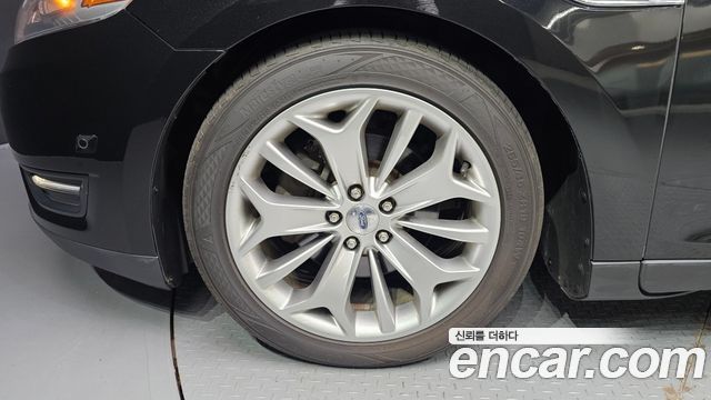 Ford Taurus 2014 — photo 5