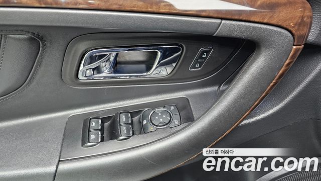 Ford Taurus 2014 — photo 18