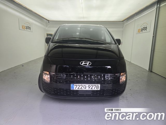 Hyundai Staria 2025 — photo 1