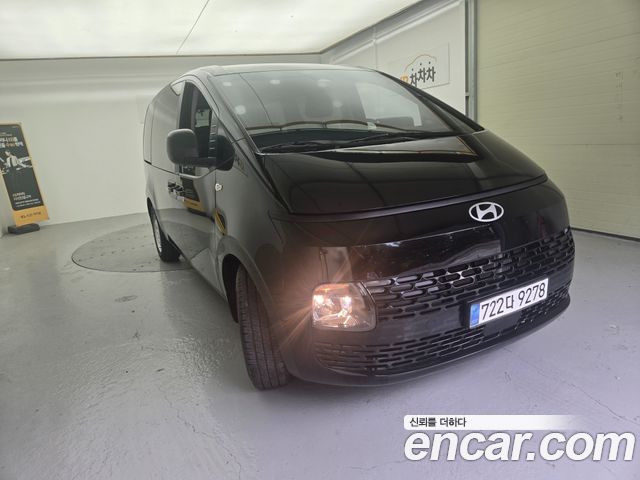 Hyundai Staria 2025 — photo 2