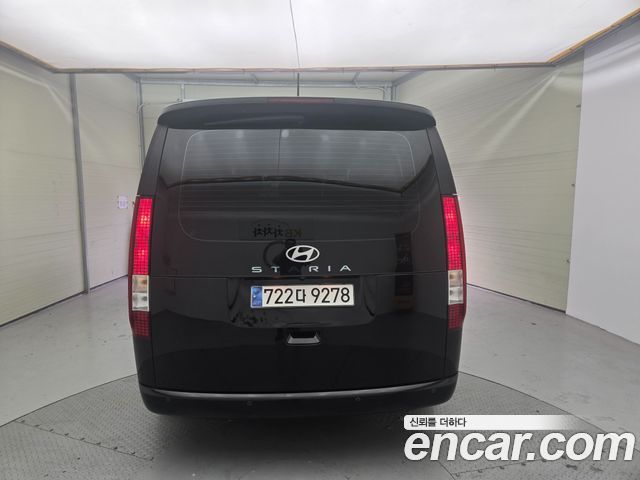 Hyundai Staria 2025 — photo 3