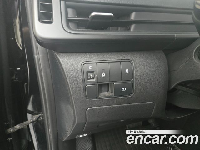 Hyundai Staria 2025 — photo 6
