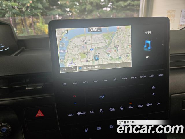 Hyundai Staria 2025 — photo 8