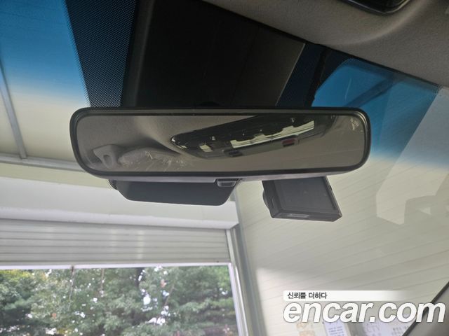 Hyundai Staria 2025 — photo 9
