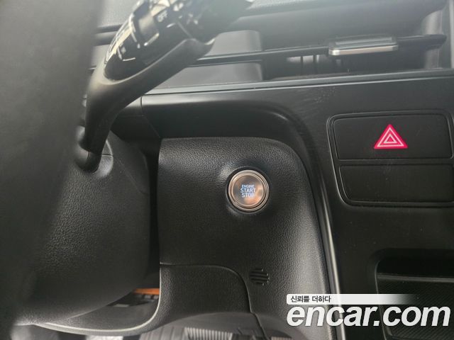 Hyundai Staria 2025 — photo 13
