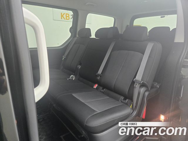 Hyundai Staria 2025 — photo 15