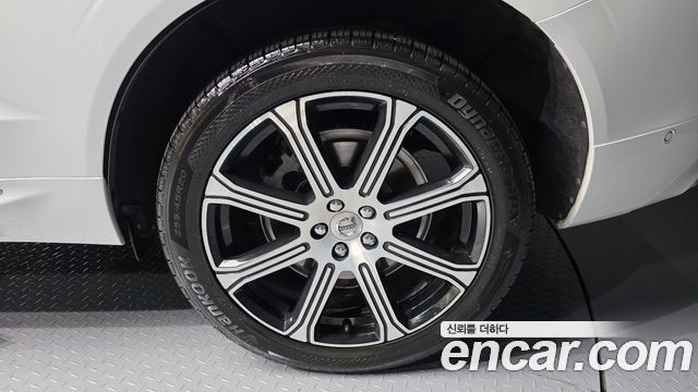 Volvo XC60 2019 — photo 5