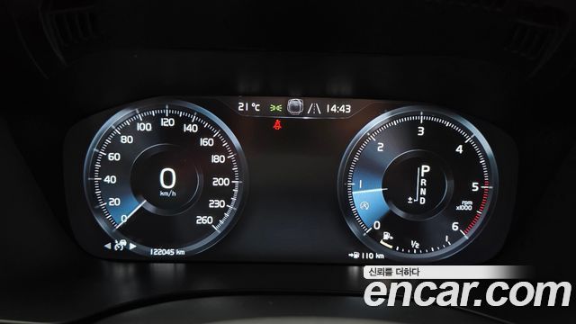 Volvo XC60 2019 — photo 11