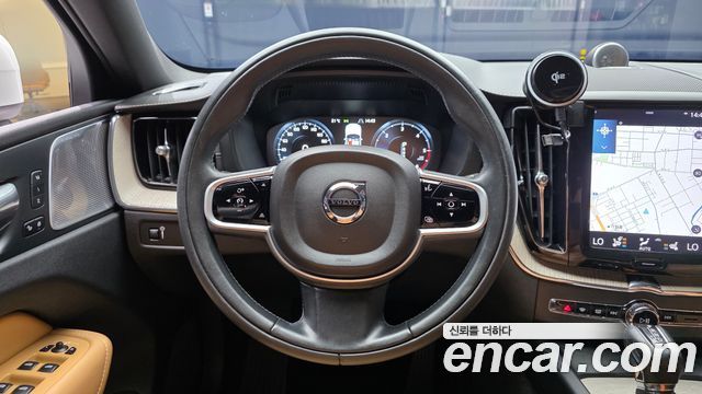 Volvo XC60 2019 — photo 19