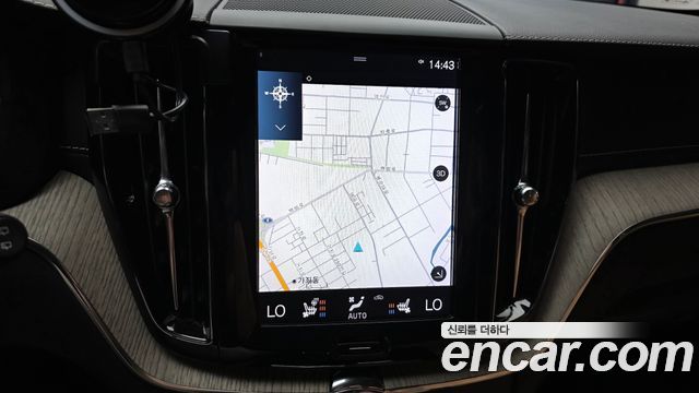 Volvo XC60 2019 — photo 20