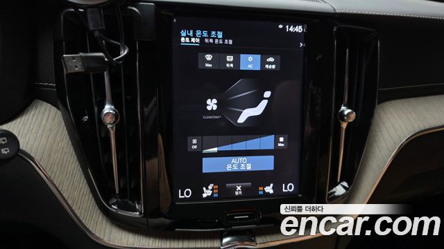 Volvo XC60 2019 — photo 22
