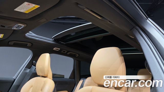 Volvo XC60 2019 — photo 25