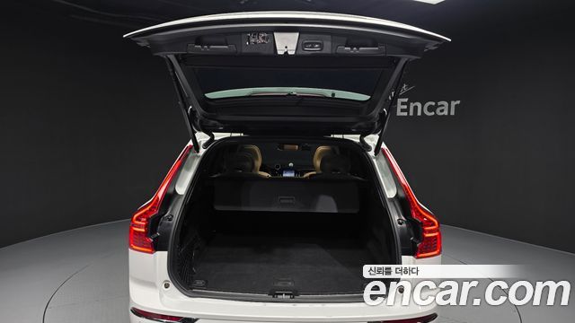 Volvo XC60 2019 — photo 26