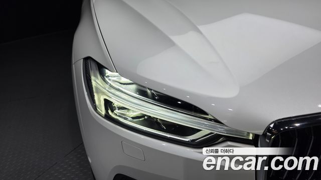Volvo XC60 2019 — photo 8