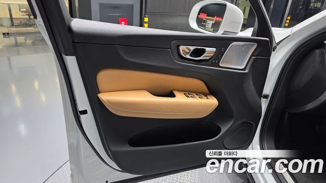 Volvo XC60 2019 — photo 14