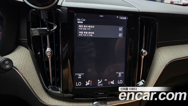 Volvo XC60 2019 — photo 27