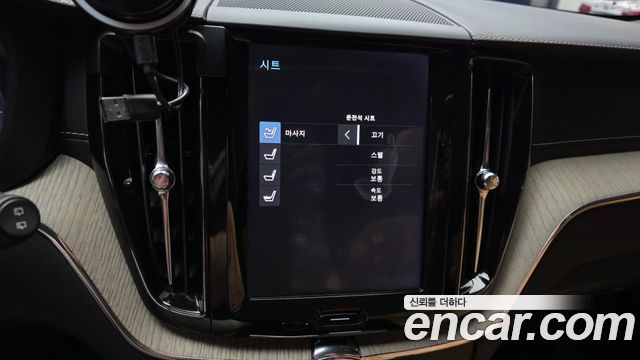 Volvo XC60 2019 — photo 29
