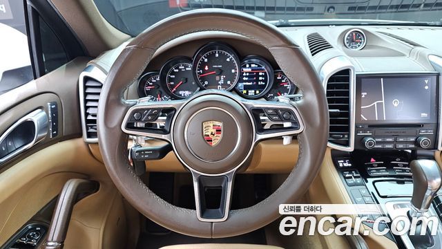 Porsche Cayenne 2017 — photo 19