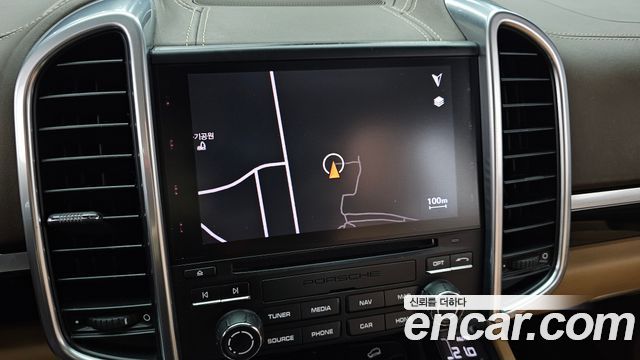 Porsche Cayenne 2017 — photo 20
