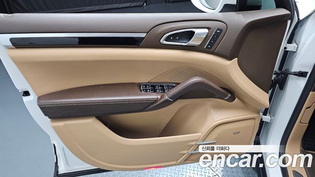 Porsche Cayenne 2017 — photo 14