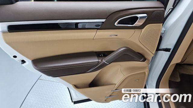 Porsche Cayenne 2017 — photo 15